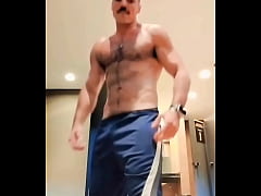 Play MP4 - And when that horniness hits at the gym