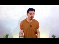 Play MP4 - Enfermo de la cruz roja dotado de 20cm de verga y joven universitario se hacen sexo oral en la ducha