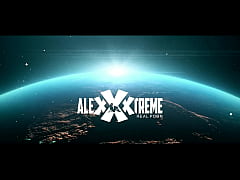 Play MP4 - LE AYUDO A MI VECINA A TENDER SU CAMA Y TERMINAMOS FOLLANDO