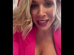 Play MP4 - Un petit coucou en direct ce vendredi de mon bureau&period; Je suis une secr&eacute;taire &agrave; &period;&period;&period;