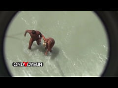 Play MP4 - Beach Voyeur&period; Sugardaddy chilling with hot teen blonde