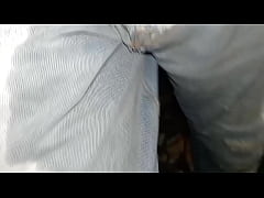 Play MP4 - Pa&ntilde;al orinado por completo y pantalon jeans