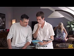 Play MP4 - DADDY4K&period; Der Mann des Hauses verpr&uuml;gelt die Vagina von Stiefs&ouml;hnen GF