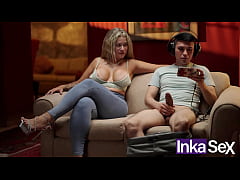 Play MP4 - Madrastra encuentra a su hijastro masturbandose y se lo folla a escondidas - Cata Sanchez&period;