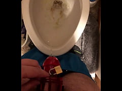 Play MP4 - Peeing for the first time in cage