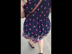 Play MP4 - SIGUIENDO A MADURA EN LA CALLE CON FALDA E HILO