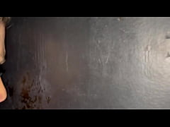 Play MP4 - Convidei as amigas para chupar rola comigo no gloryhole