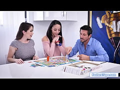 Play MP4 - Ebony babe have a 3some with stepfamily