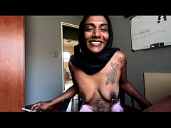 Play MP4 - Desi in hijab smoking while wearing nipple clamps