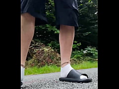Play MP4 - In Latschen und wei&szlig;en Socken in der Natur
