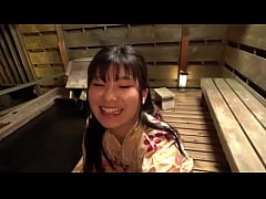 Play MP4 - 現在アイドルとして活動中の爆乳Gカップ19歳 デビュー前に撮影した完全独占ハメ撮り映像 4