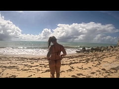 Play MP4 - Fomos para uma praia que estava deserta e aproveitamos pra transar gostoso