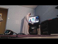 Play MP4 - beurette voil&eacute;e fait son menage