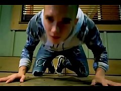 Play MP4 - Handjob on the street