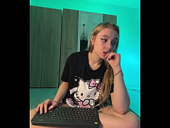 Play MP4 - Squirting and anal plug