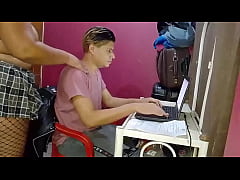 Play MP4 - Mi hermanastra  Es Ninfomana&comma; Desde que Llego Solo Quiere Ser Follada y creo que mi madrastra  esta sospechando que me la ando follando