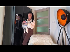 Play MP4 - Private little masturbating home movie