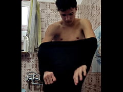 Play MP4 - Hot take shower skinny boy