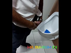 Play MP4 - 5 machos ca&ccedil;ando no banheiro e se aventurando sem pudor &period; DI&Aacute;RIO DE BANHEIR&Atilde;O &lpar;DIA 9&rpar; PARTE 1&lpar;COMPLETO NO RED E SUBSCRI&Ccedil;&Atilde;O&rpar;