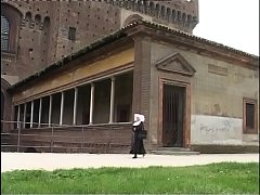 Play MP4 - Una suora molto molto troia