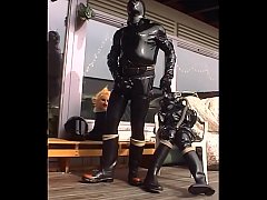 Play MP4 - 2003RoxinaRetroRubberOxShinyHorny150403XXL&period;WMV