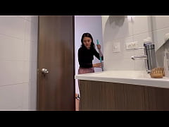 Play MP4 - La empleada de mi esposo me toca en el ba&ntilde;o y en la noche me pega su culo de lesbiana rica&comma; cuando mi marido no esta&period;&period;&period;