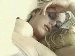 Play MP4 - adele stephens sofa spread