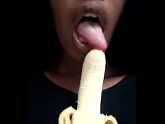Play MP4 - Tasting a banana part 2