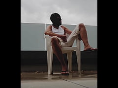 Play MP4 - wet outdoor wank in the rain