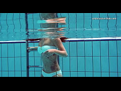 Play MP4 - Nata the hot Hungarian babe swimming