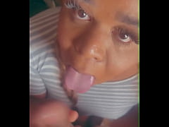 Play MP4 - BlowjobqueenTs - Travesti gulosa boqueteira Mamando filho da vizinha