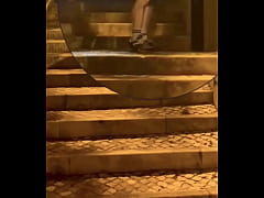 Play MP4 - Guy caught peeing in the street