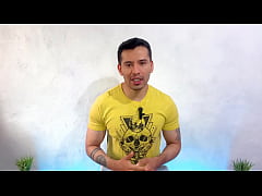 Play MP4 - Encuentro a mi Roomie Haitiano masturbando sus 25cm de vergota y me termina rellenando el culo a pelo