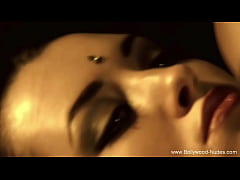 Play MP4 - Indian Girl From The North Country seizing the moments