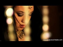 Play MP4 - Bollywood Nights Are Better In Bed