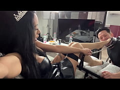 Play MP4 - Slave Femdom Podcast&excl; Feet licking &ndash; Let this toe sucker really pamper my feet