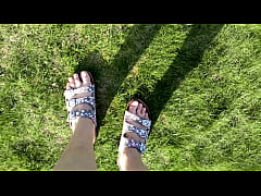 Play MP4 - Barfu&szlig; in Latschen