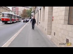 Play MP4 - HUNT4K&period; Quando BF riceve denaro&comma; non gli importa di barare