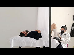 Play MP4 - Doctor que esta haciendo&quest; &lpar;Ginecolog&oacute; pervertido&comma; mira lo que le hizo a la chica&rpar;