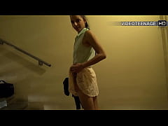 Play MP4 - Lovely 19 years Justine does her first anal casting