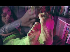 Play MP4 - My Feet Are Ready For Your Face