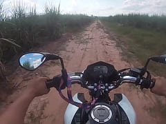 Play MP4 - Adrenalina e prazer novinho safado me levou pro mato para fuder e gozar dentro da minha buceta quente&period;