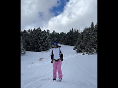 Play MP4 - Grill&eacute;e par des skieurs &excl; Je ne peux pas m&rsquo;emp&ecirc;cher de montrer mon cul &period;&period;&period;