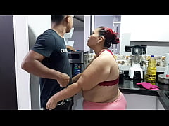 Play MP4 - La cachonda de mi madrastra me pide que la convenza de dejarme salir&period; Parte 1&period; Ella quiere chupar mi polla