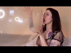 Play MP4 - Transparent balloon kissing