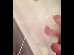 Play MP4 - Piss in shower