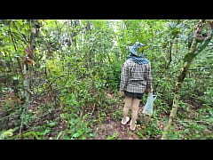 Play MP4 - สาวไทยเดินโม้เก็บเห็ดอยู่ดีดีปวดฉี่ในป่า เสียงไทย 4K