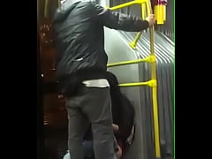 Play MP4 - Mujer se orina en el transmilenio bus de bogota