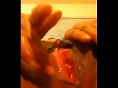 Play MP4 - Redbone fingering her pretty pussy