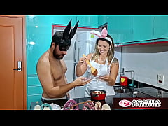 Play MP4 - Mama Studio em&colon; P&aacute;scoa especial com a mama&excl; Ganhei um ovo de P&aacute;scoa e ele uma chupada e buceta